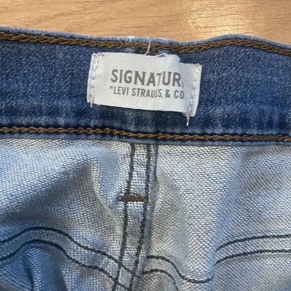 Signature Levi Strauss Jeans Womens Mid Rise Straight Leg Jeans 29x30 Distressed - Picture 15 of 16